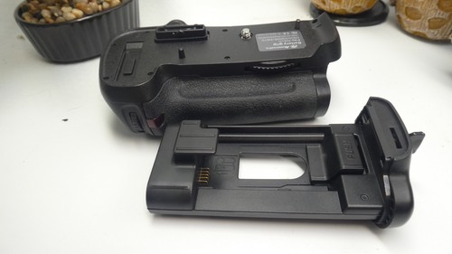 D12 battery handle grip fit - battery,
