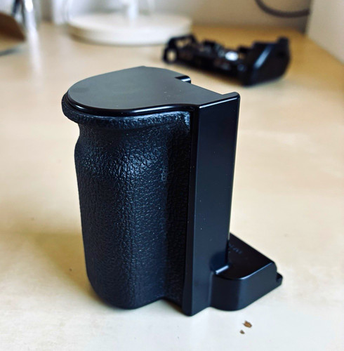 Canon hand grip - hand,