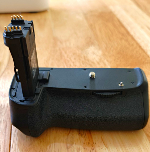 Camera battery grip vertical - camera,