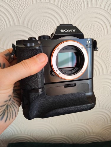 Sony full frame mirrorless - a7,