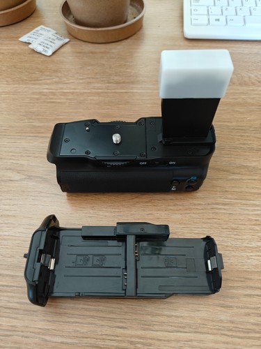 Vertical battery grip 1f - battery,